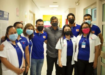 Correcaminos visita el Centro Oncológico