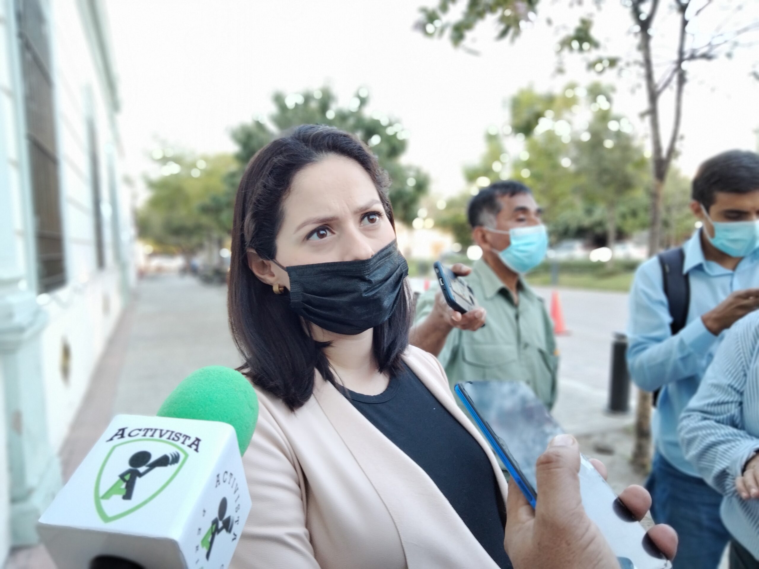 Revisará Regidora regular el reglamento para beneficio de comerciantes