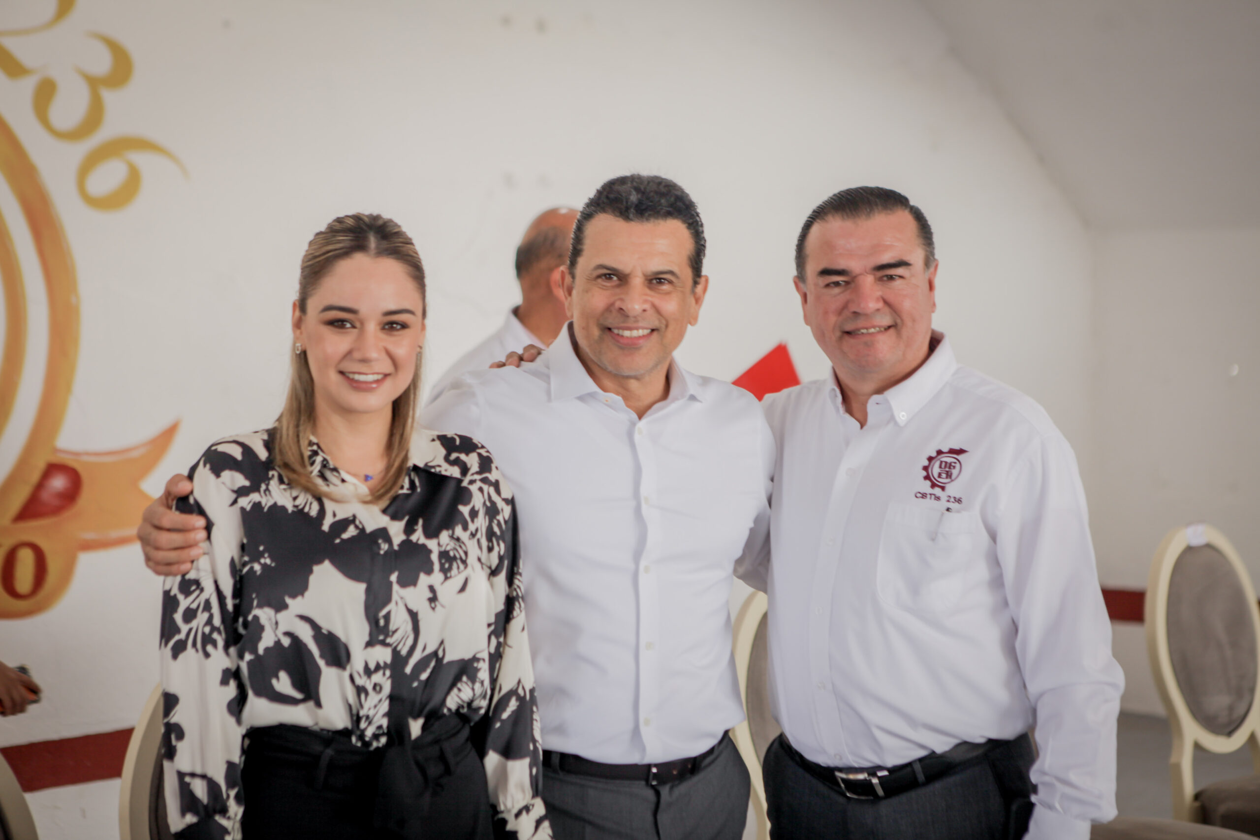 Asiste Lalo y Luci al 34 aniversario del CBTIS 236del
