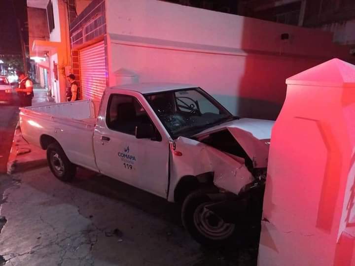 Empleado de COMAPA Victoria se estampa en estado de ebriedad