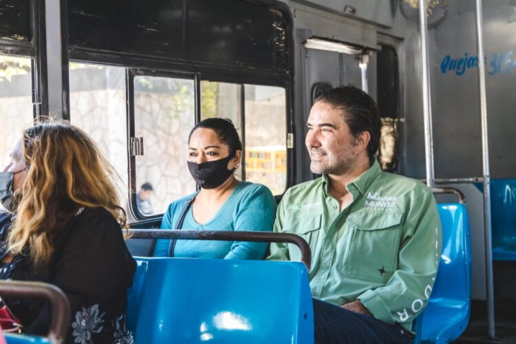 Recorre Victoria en camión y recibe reconocimiento de la gente