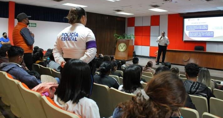 Concientizan a estudiantes universitarios sobre violencia de Género