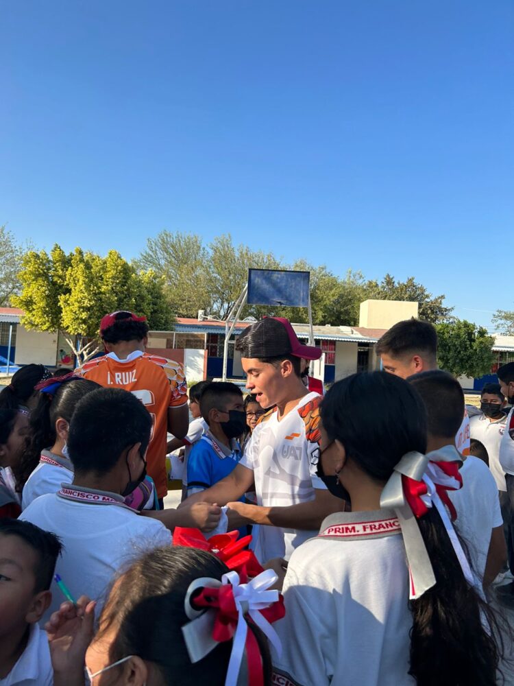 Visita Correcaminos la Escuela Primaria “Francisco Márquez”