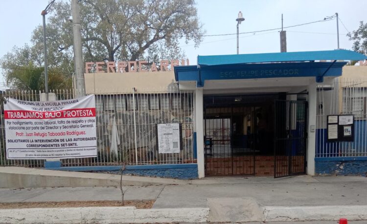 Señalan de misógino a director de primaria