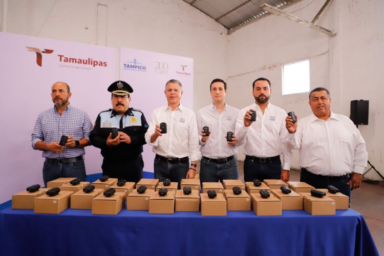 Entrega Chucho Nader Cámaras Corporales a Elementos de Tránsito