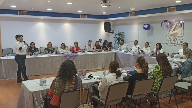 Guardia Estatal de Género imparte taller a empresarias para prevenir violencia