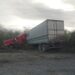 Tráiler derrapa debido a pavimento mojado en Jaumave