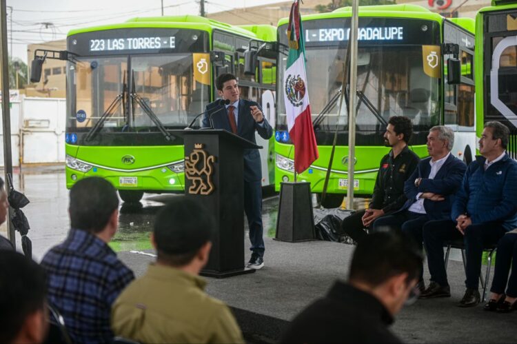 Avanza reestructura del transporte en NL; entrega Samuel García 20 unidades a rutas 71 y 223