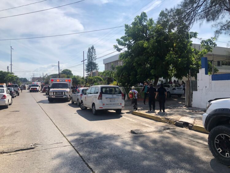 Guardia Estatal participa en rescate de feligreses tras derrumbe de techumbre