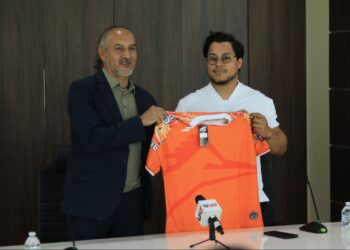 Presenta Correcaminos a su nuevo Director Técnico