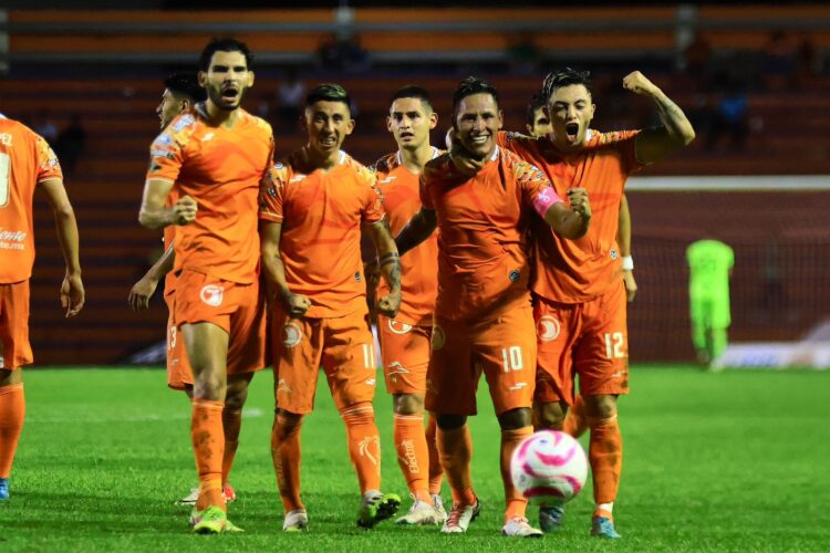 Triunfa Correcaminos ante La Paz