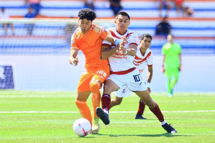 Intenso duelo entre Correcaminos y Cimarrones