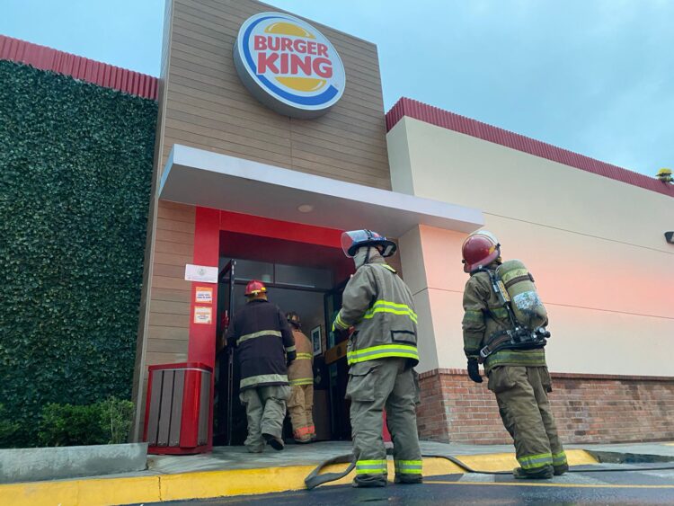 Incendio de Burger King producto de la acumulación de grasa en la cocina
