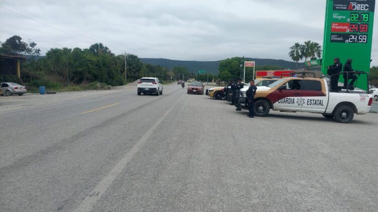 Guardia Estatal mantiene proximidad con visitantes y viajeros de Llera