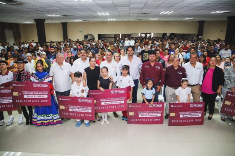 Acceden estudiantes a Becas Municipales a convocatoria del Alcalde Carlos Peña Ortiz