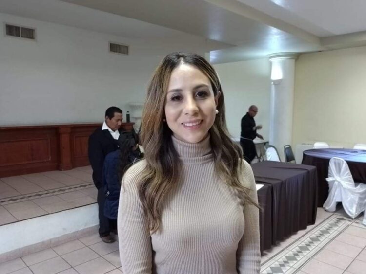 Platican emprendedores con estudiantes de la UTM