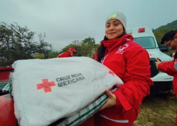 Entrega Cruz Roja Mexicana cobijas y alimentos calientes a familias de Tamaulipas 