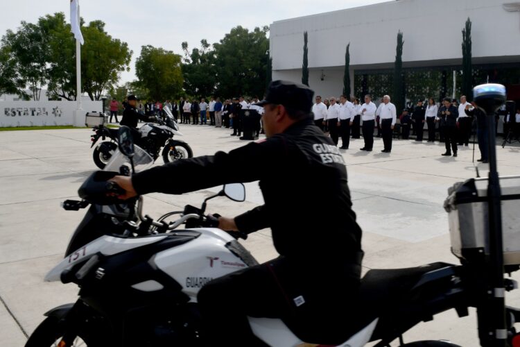 Se gradúan elementos de la Guardia Estatal del Curso Básico de Motociclismo