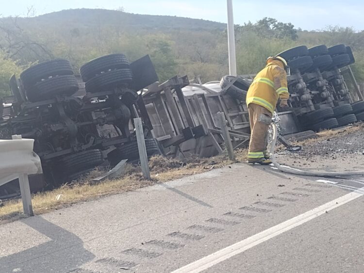 Circulación cerrada por voladura y derrame de combustible