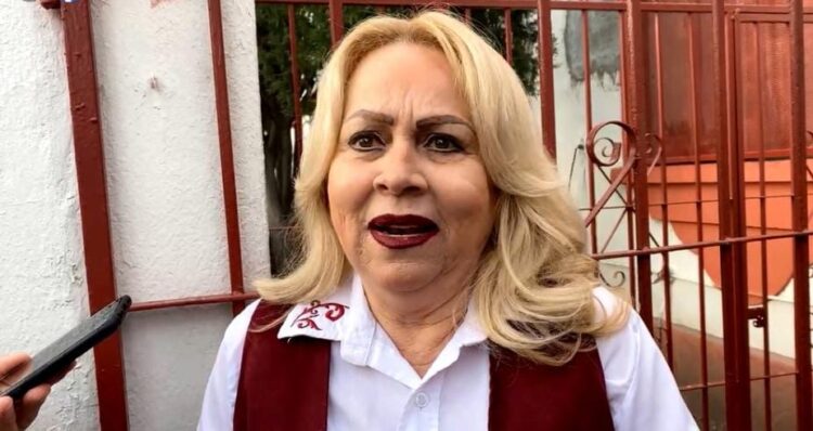 Exhortan a padres de familia a no acampar en escuelas por preinscripciones