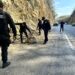 Libera Guardia Estatal tramo carretero tras derrumbe de piedras