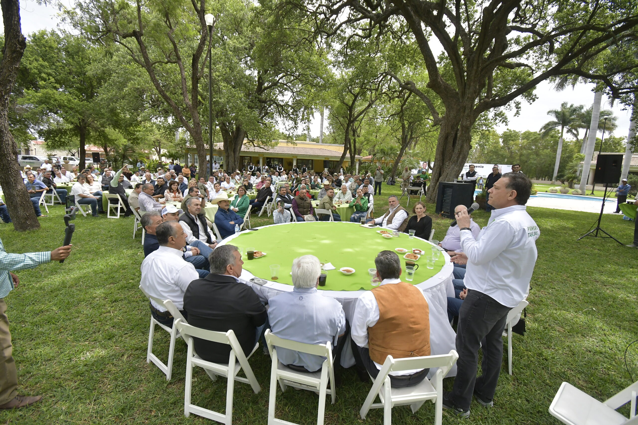 Suma Geño voluntades a su proyecto rumbo al Senado