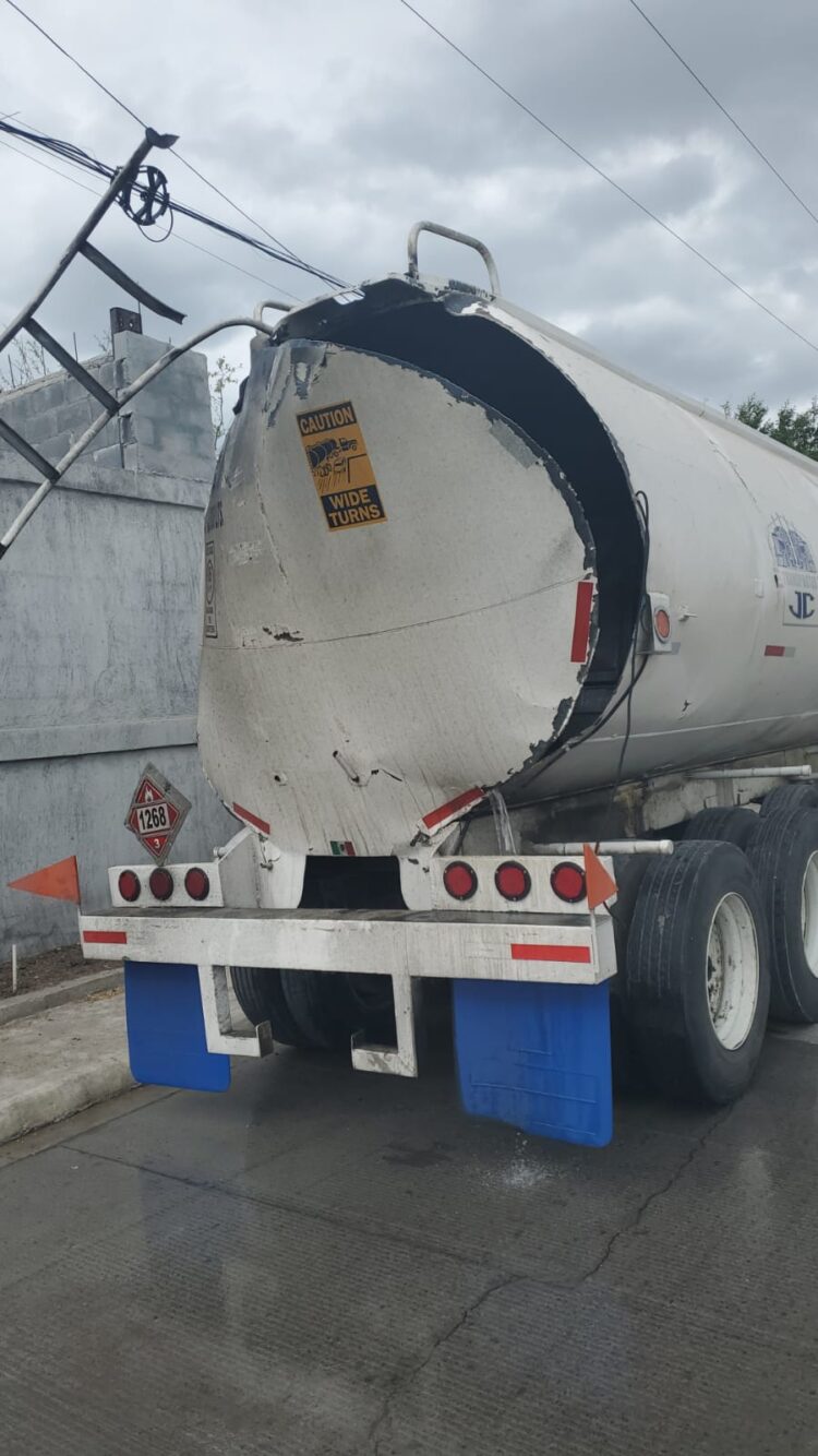 Explota pipa de aguas residuales en Reynosa