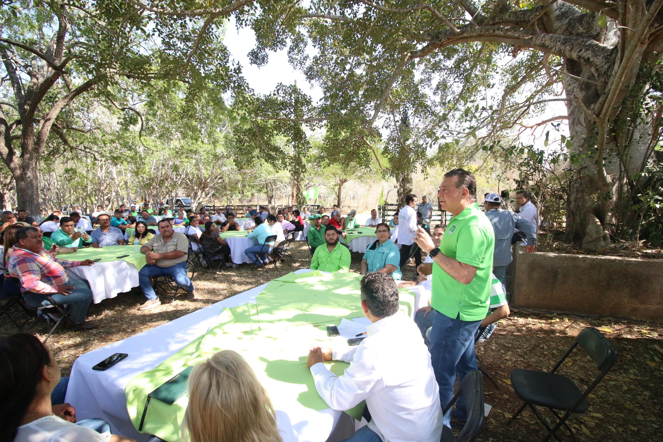 Panistas y priístas en Aldama dan su apoyo a Eugenio Hernández para el Senado