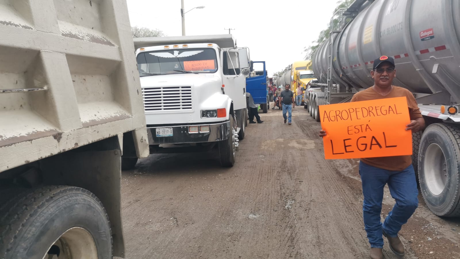 Exigen camioneros reapertura del banco de materiales