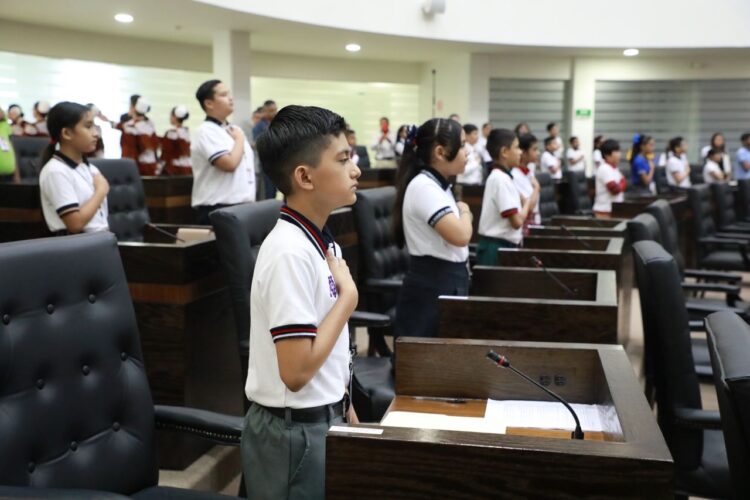 Diputados por un día alzan la voz en contra el bullying y en favor del medio ambiente