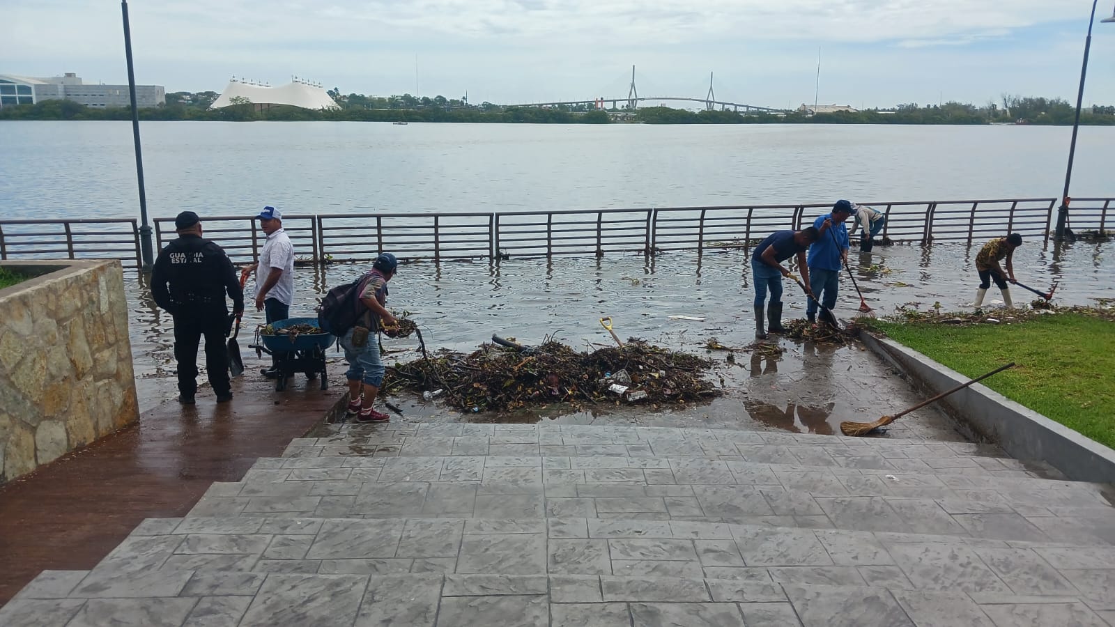 Se desborda la Laguna del Carpintero