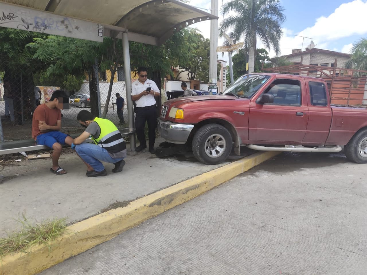 Ocasiona choque en Eje Vial