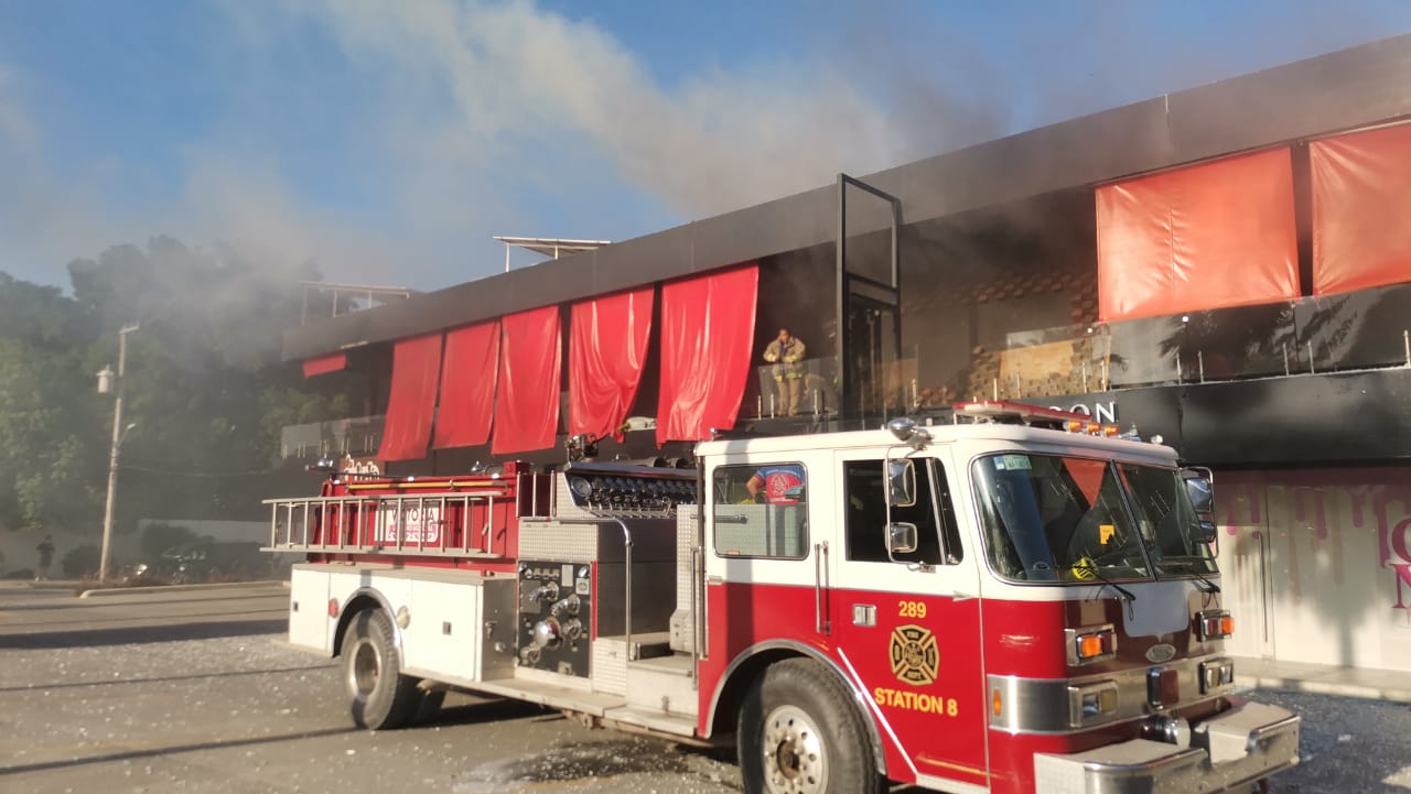 Incendio en restaurante deja lesionados