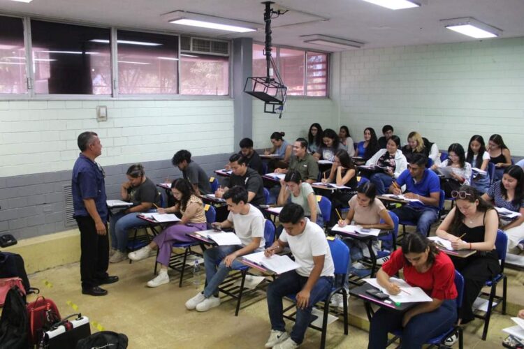 Presentaron 92 alumnos de la Facultad de Comercio Victoria el CENEVAL de egreso