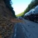 Guardia Estatal previene accidentes tras deslave de tierra y piedras