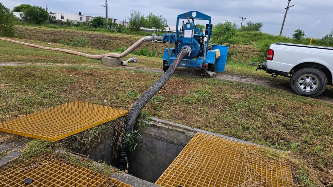 Se Instalan más de 11 equipos de bombeo en sectores inundados en Matamoros