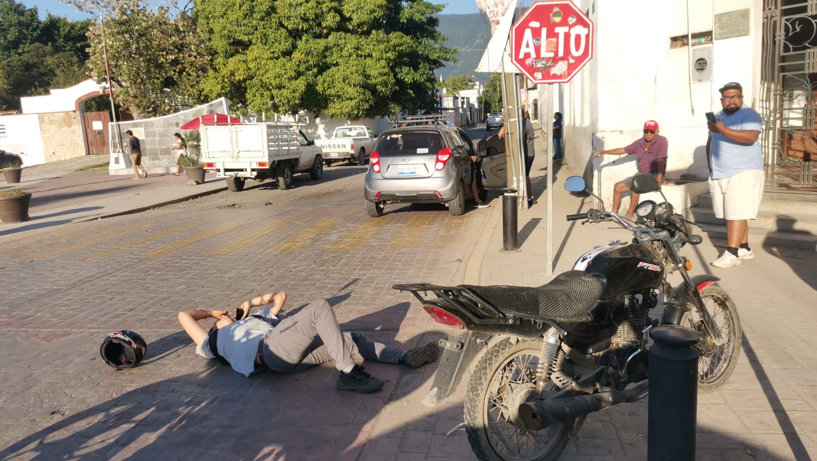 Motociclista con probable fractura por choque