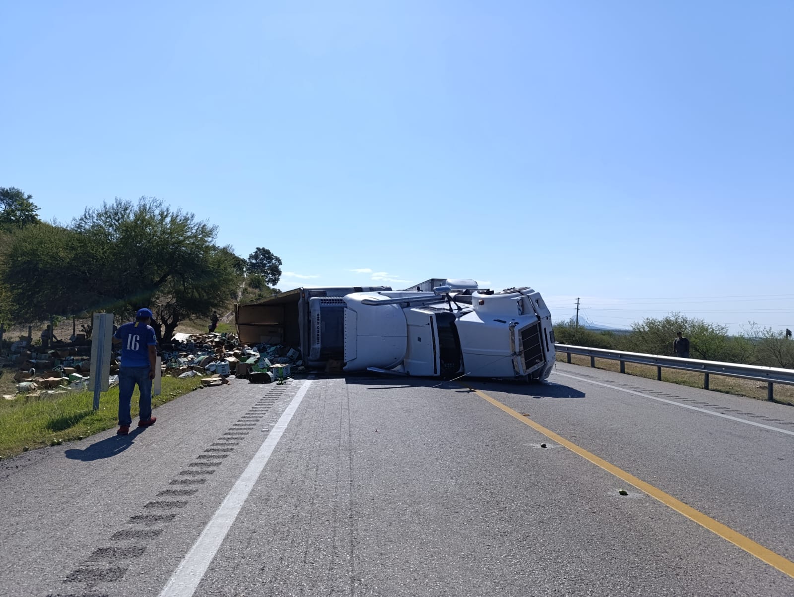 Circulación parcialmente obstruida en Carretera González-Llera