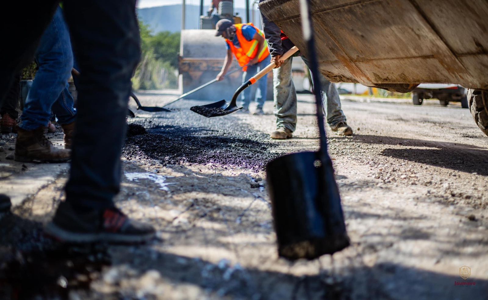 Intensifican labores de bacheo en Jaumave