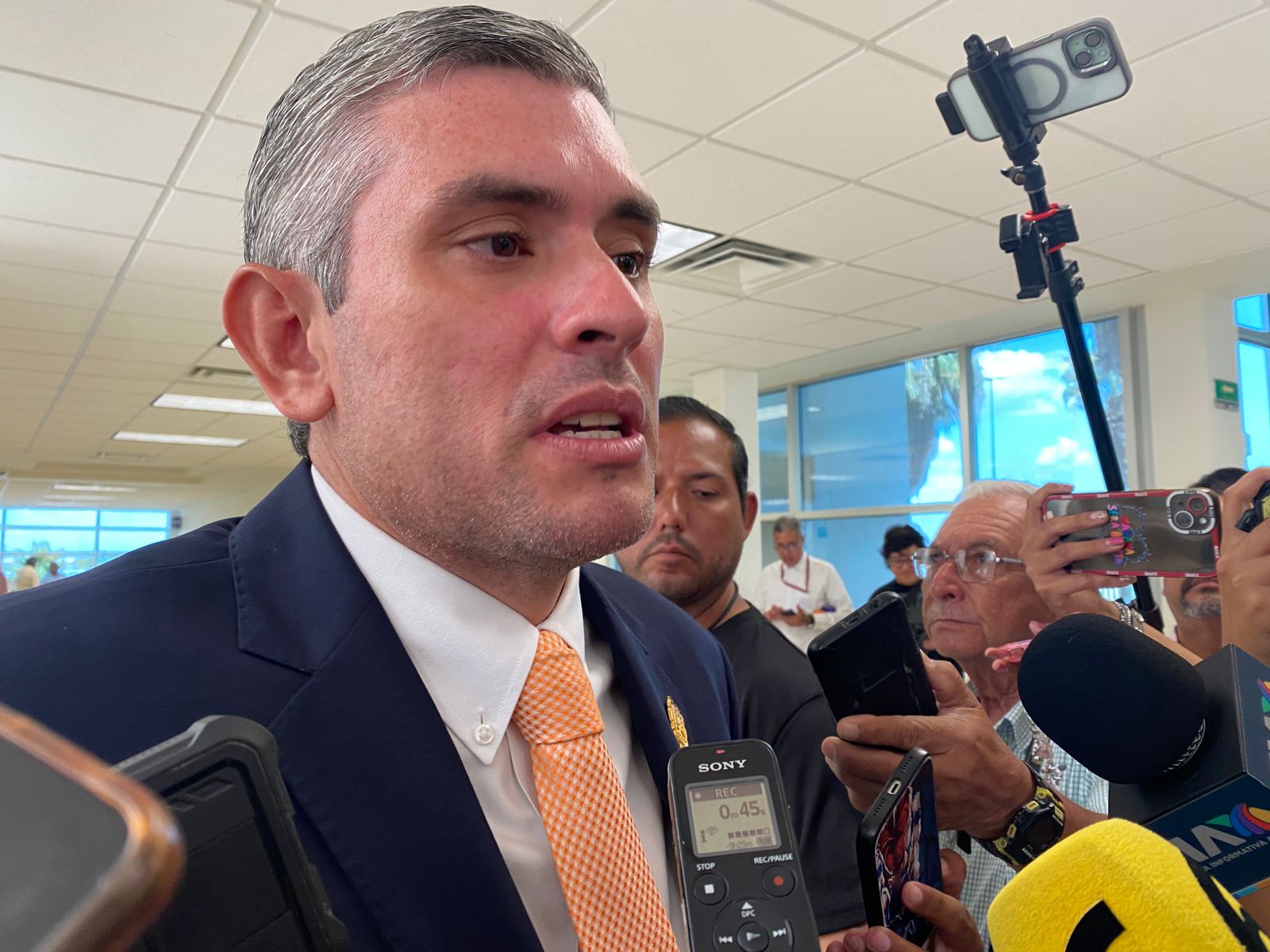 Abren puertas a Ale Cárdenas en MC