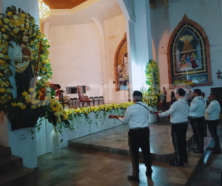 Cantan las mañanitas a San Judas Tadeo en Victoria