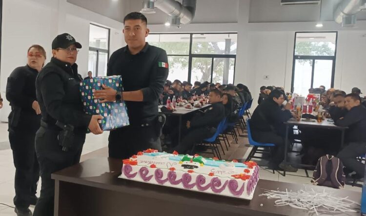 Guardia Estatal en Tampico celebra Navidad con almuerzo y regalos