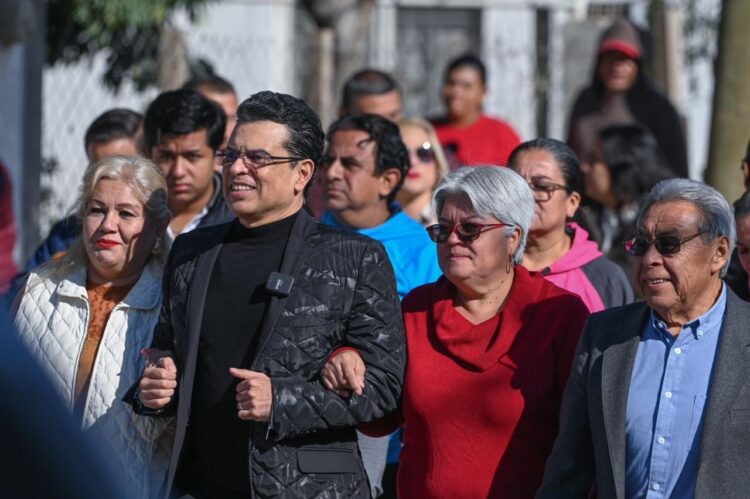 Cumple Lalo Gattás a habitantes del ejido Loma Alta y Esfuerzo Popular
