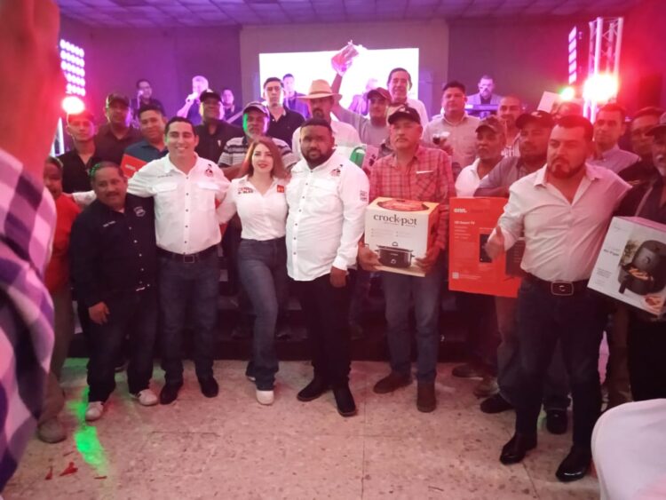 Celebran posada Navideña trabajadores de oficios de Matamoros 