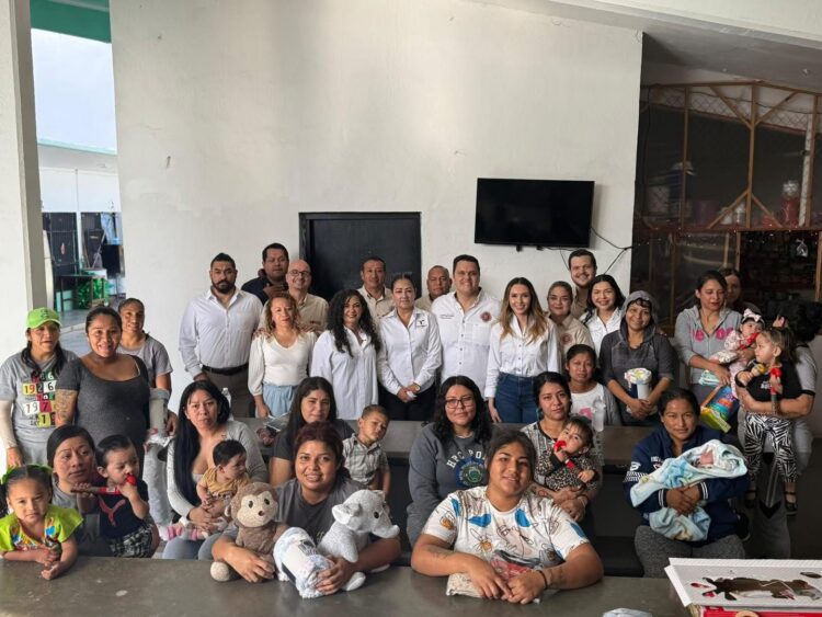 Entregan juguetes en el CEDES Reynosa el diputado presidente Humberto Prieto y la senadora Olga Sosa