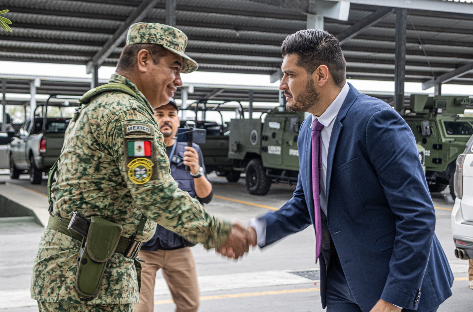 Asiste el alcalde Alberto Granados a la toma de posesión del General Brigadier Luis Victoria
