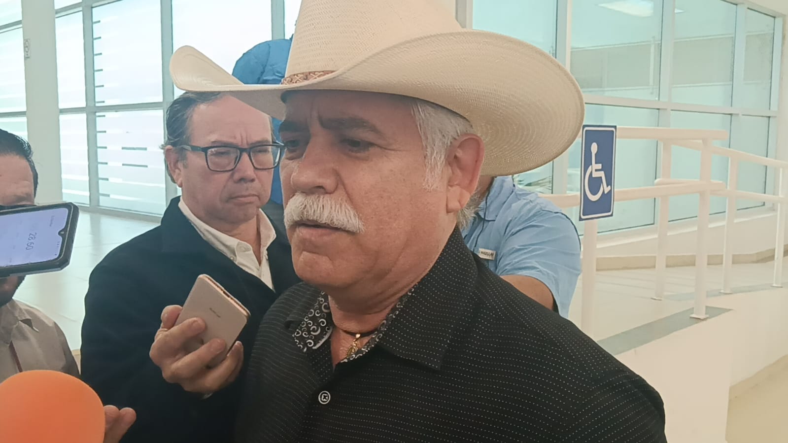 «No tengo problemas con nadie y donde quiera ando» : Vicente Verastegui 