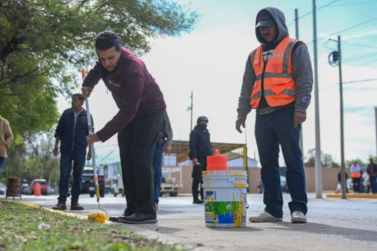 Intensifica Municipio limpieza y alumbrado en parques y jardines.