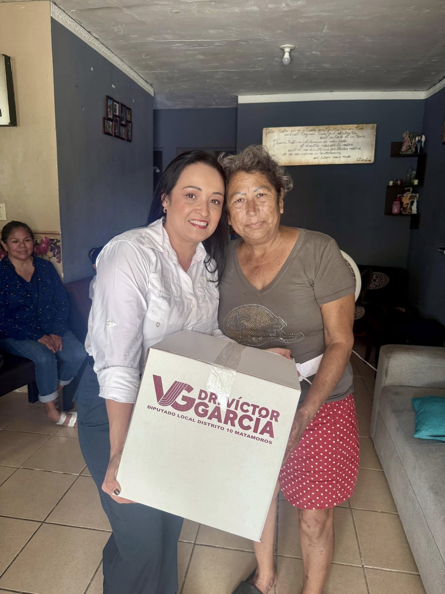 Entrega diputado Víctor García apoyos alimentarios a familias de Matamoros