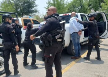 Delegado del IMSS detenido por portación de armas en Victoria.